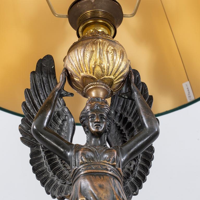 BORDSLAMPA, empirestil, förgylld och patinerad brons, 1900-talets början.