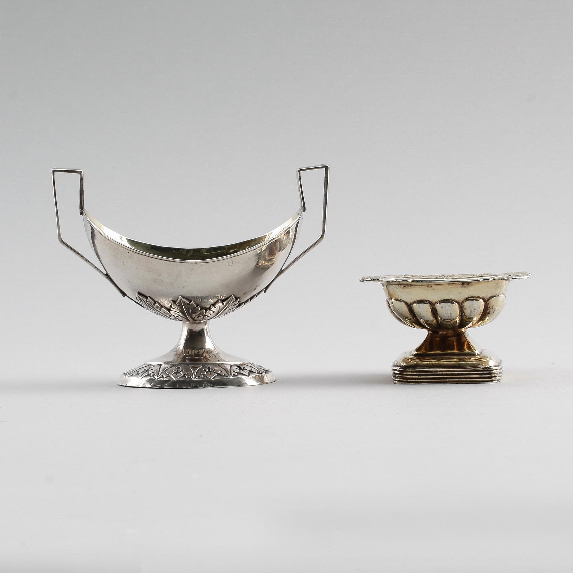 SALTKAR, 2 st, silver, Ryssland, en daterad 1824. Vikt ca 134 gram.