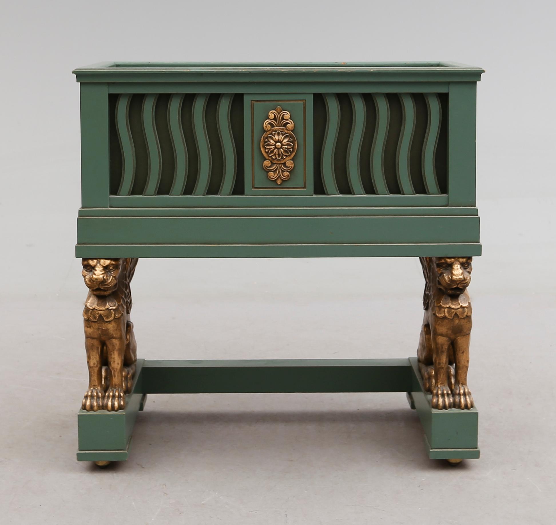 BLOMBORD, empirestil, 1900-talets första hälft.