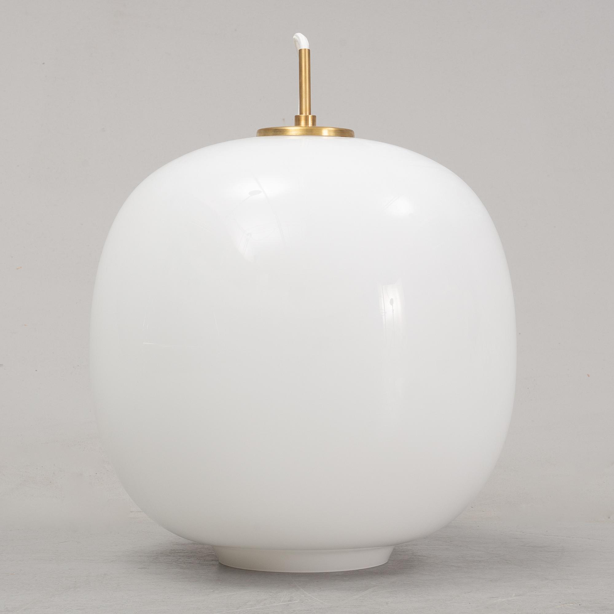 Wilhelm Lauritzen, taklampa "VL45 Radiohus Pendant" för Louis Poulsen.