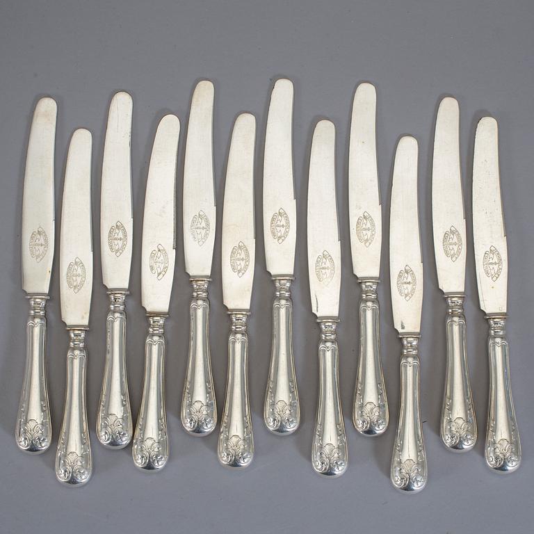 KNIVAR, 12 st, silver, "Gammal fransk", C G Hallberg, 1920-tal. Total vikt 453 g.