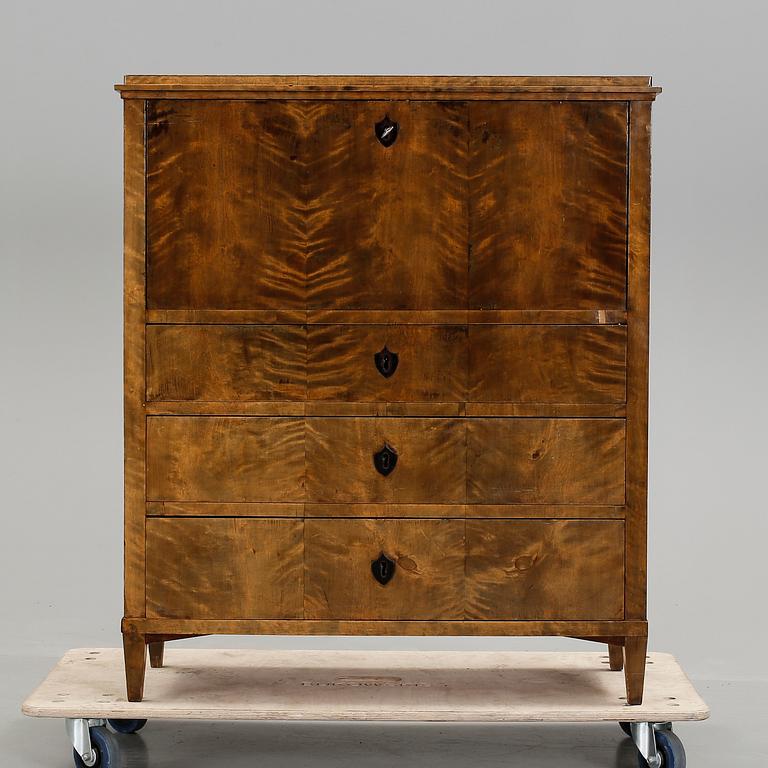 CHIFFONJE, omkring 1800-talets mitt.