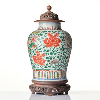 Urna, porslin. Transition, 1600-talets mitt.