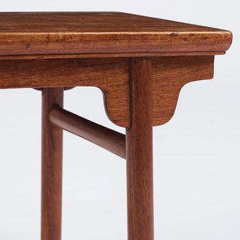 A small hardwood recessed-leg table, Qing dynasty, 17th/18th Century.