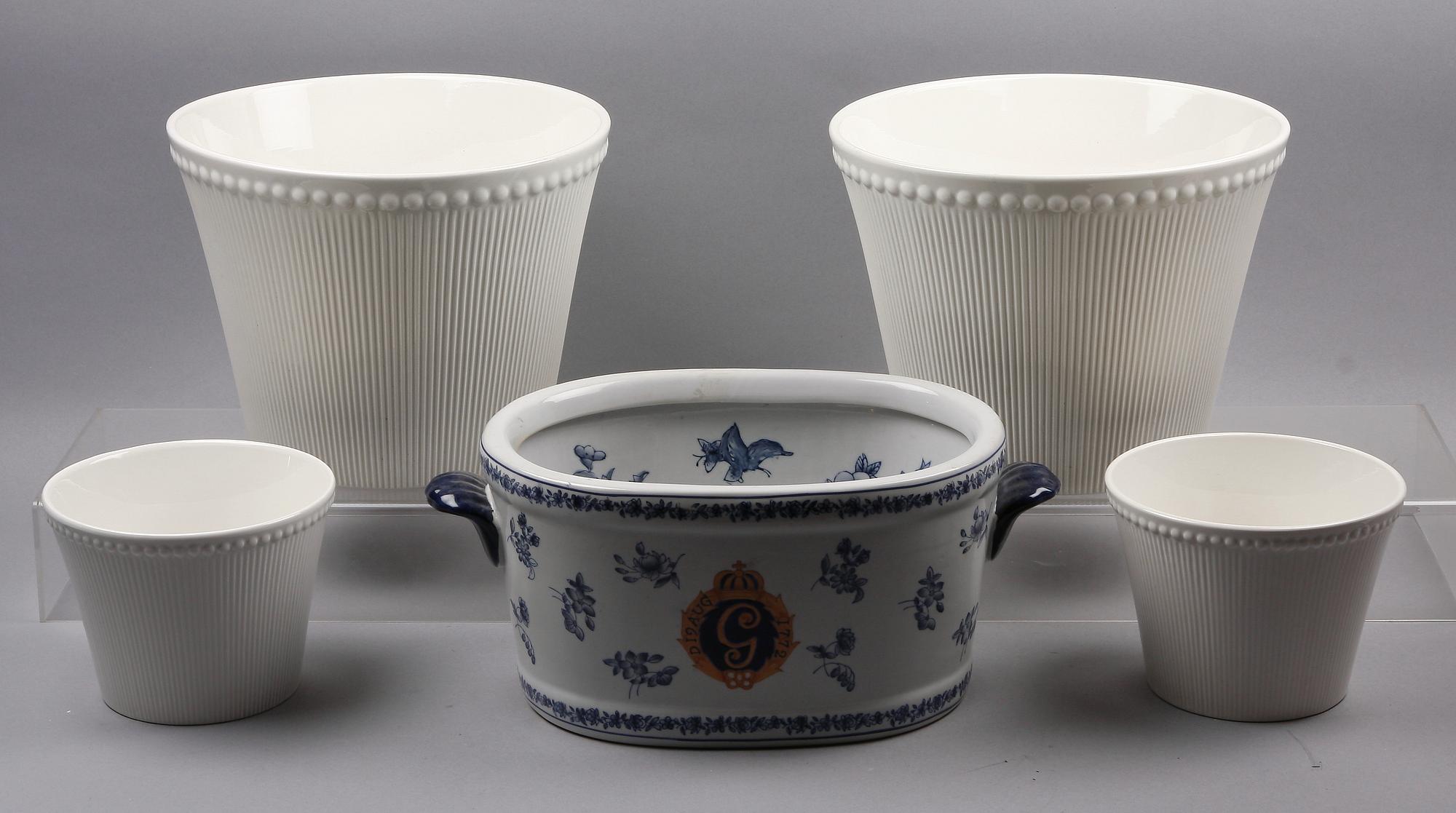 YTTERFODER, 5 st, porslin, bl a " Tiara" Rörstrand.