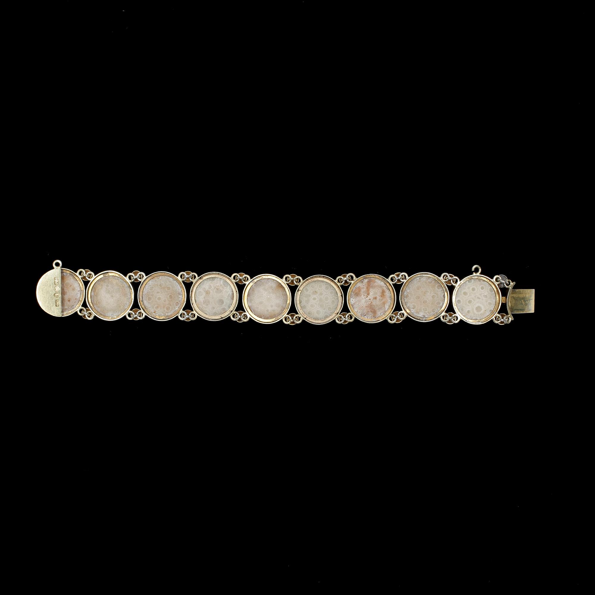 ARMBAND, förgyllt silver och polerad kalksten, Karl Meyer, Stockholm, 1897.