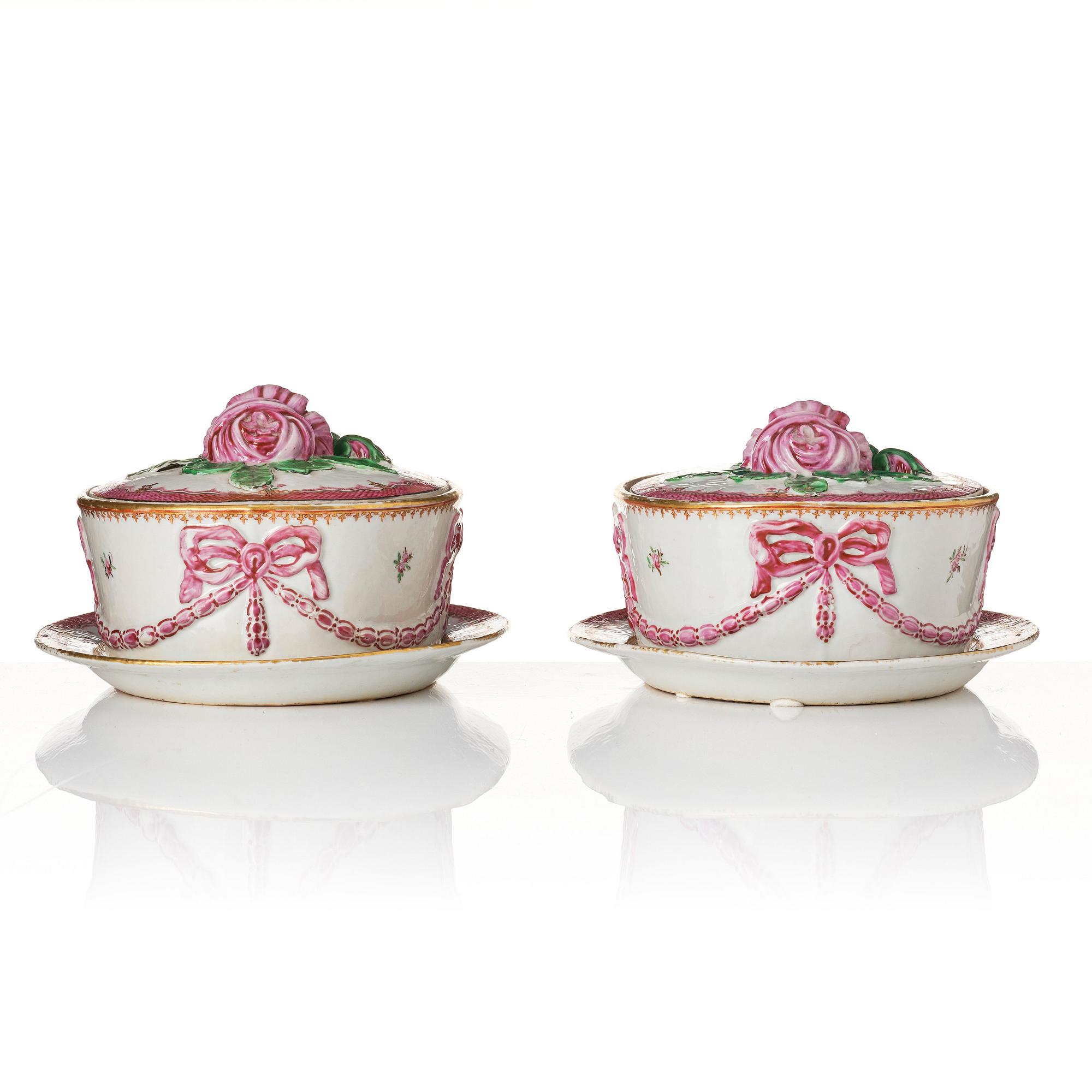 A pair of famille rose 'Export porcelain' tureens with covers, Qing dynasty, 18th century.
