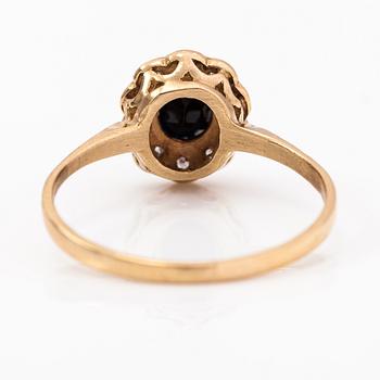 A 14K gold ring with a sapphire and a diamonds ca. 0.10 ct in total.