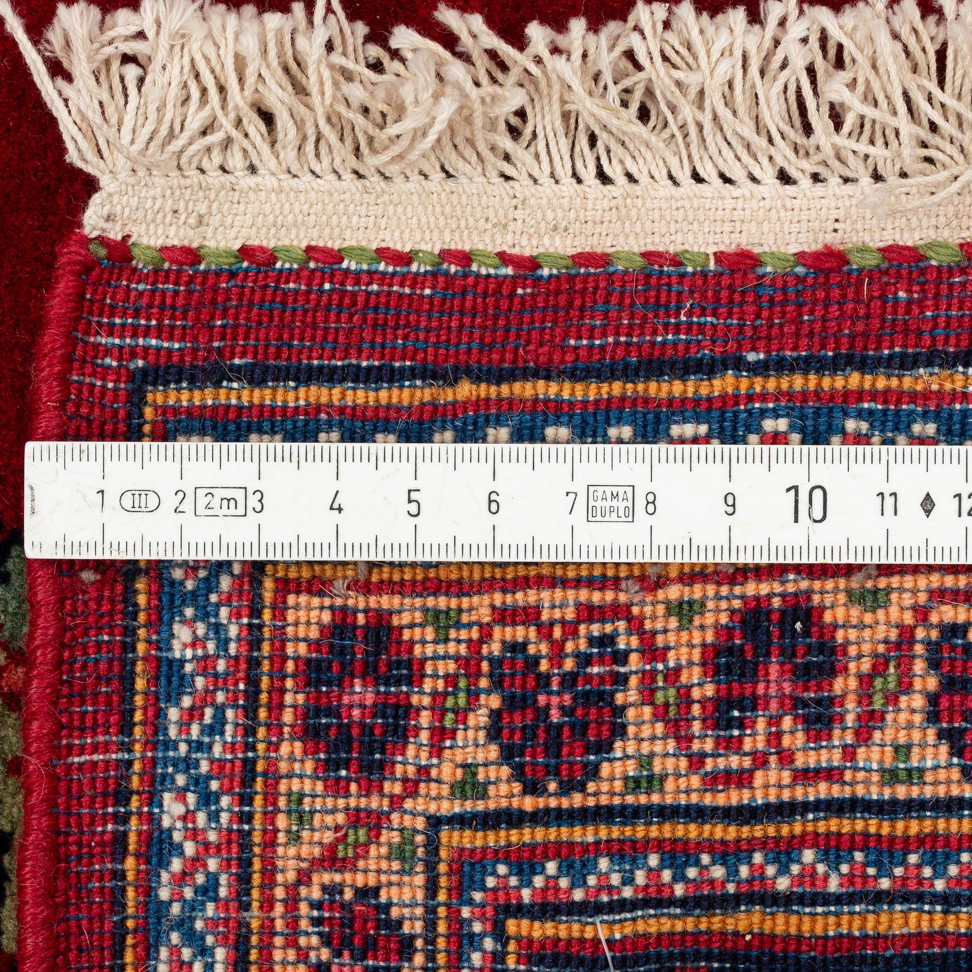 Matta, semiantik Keshan, ca 212 x 134 cm.
