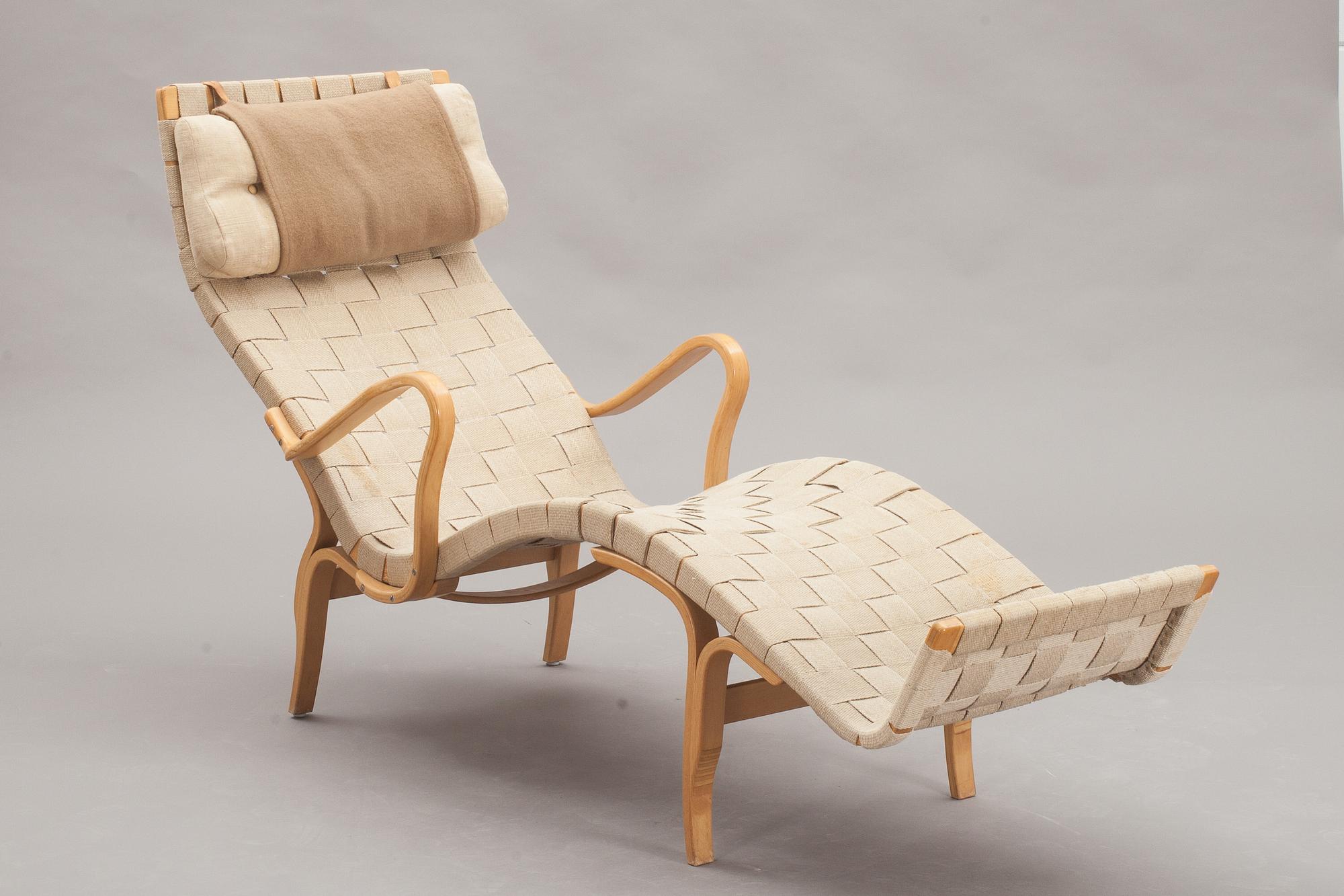 LIGGFÅTÖLJ, "Pernilla", brännmärkt Bruno Mathsson, för Dux.