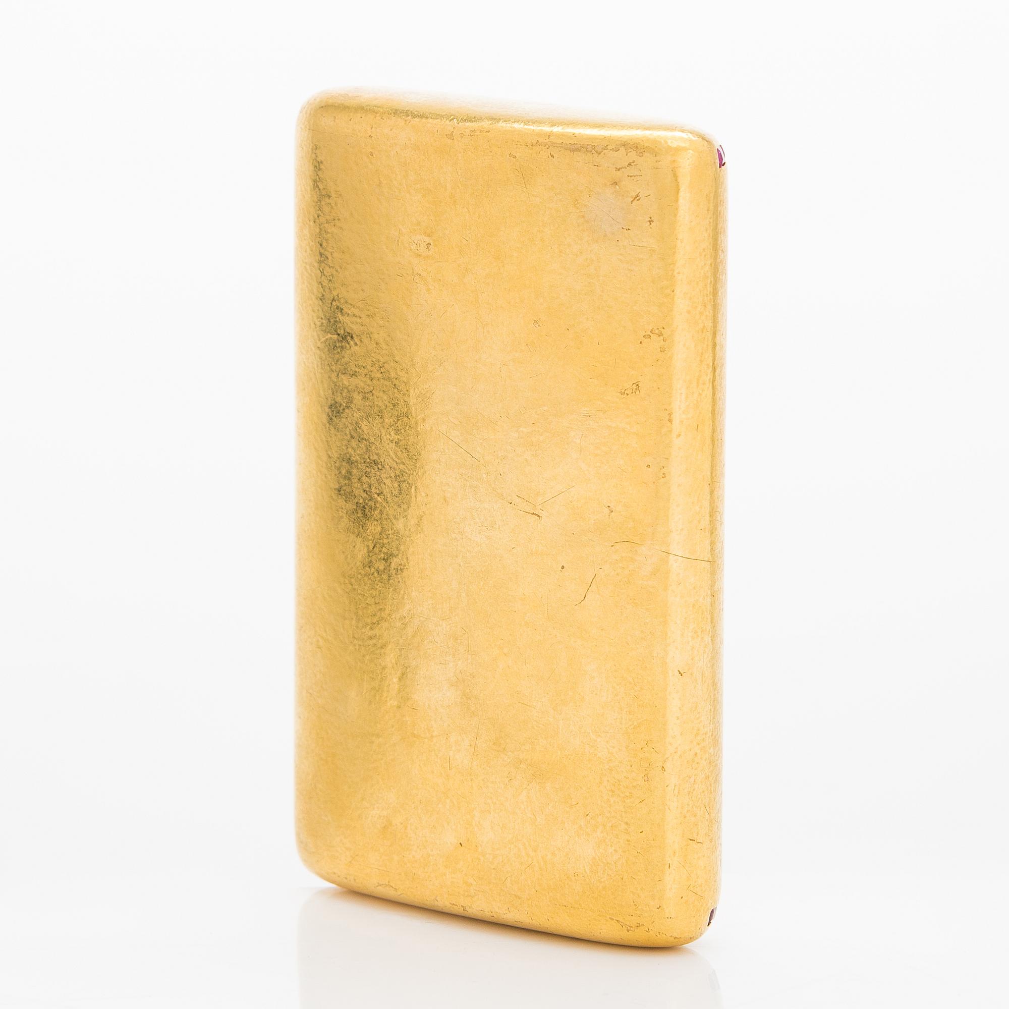 A 14K gold cigarette case with rubies. St- Petersburg, second quarter of the 20th century.