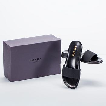 SKOR, Prada.