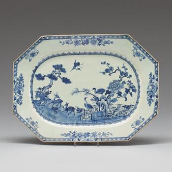 A pair of blue and white serving dishes, Qing dynasty, Qianlong (1736-95).