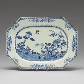 A pair of blue and white serving dishes, Qing dynasty, Qianlong (1736-95).