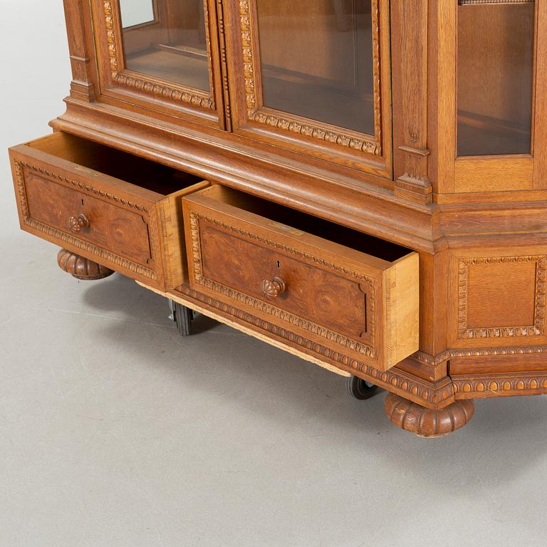 A renaissance revival cabinet, around the year 1900.