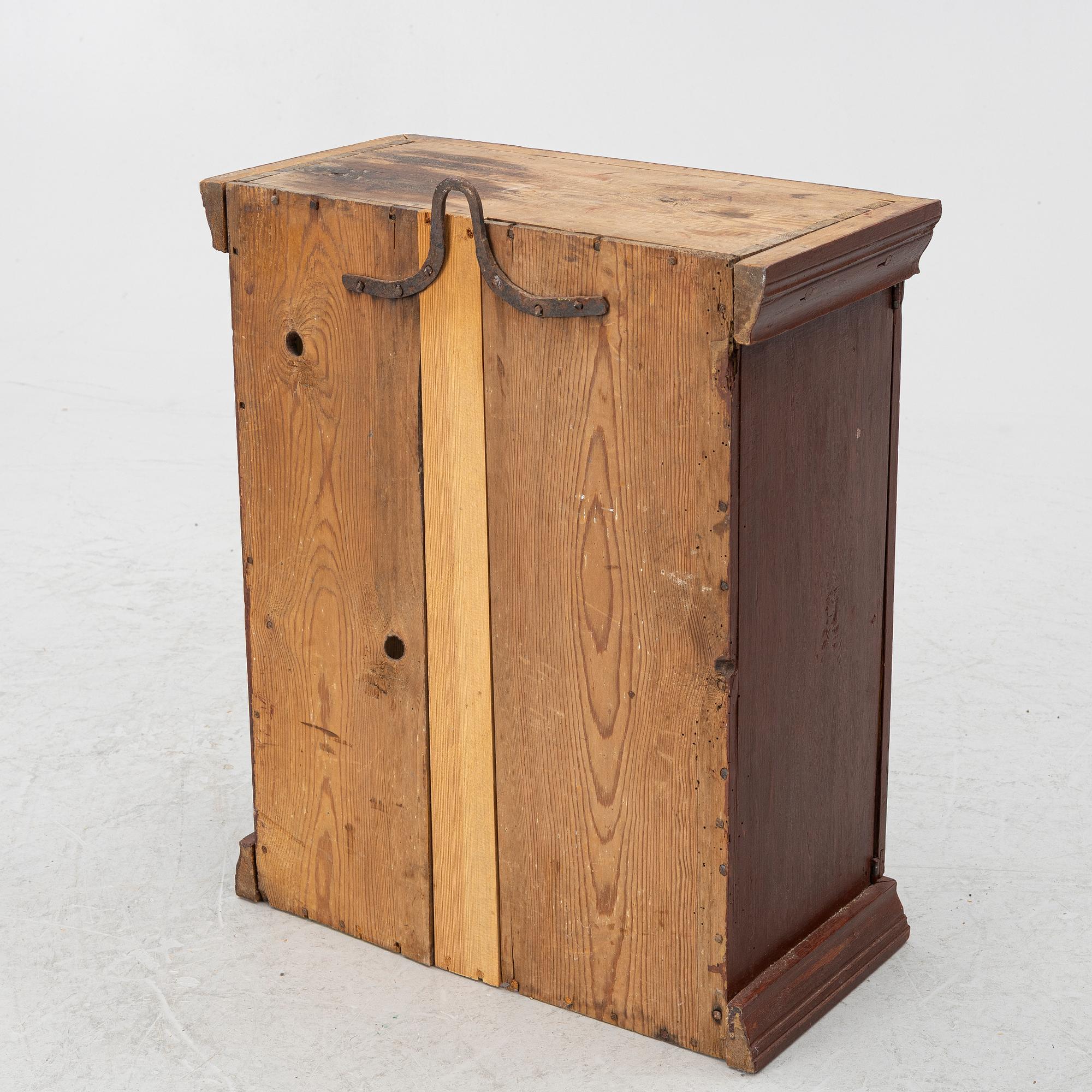 Hanging cabinet, 19th century.