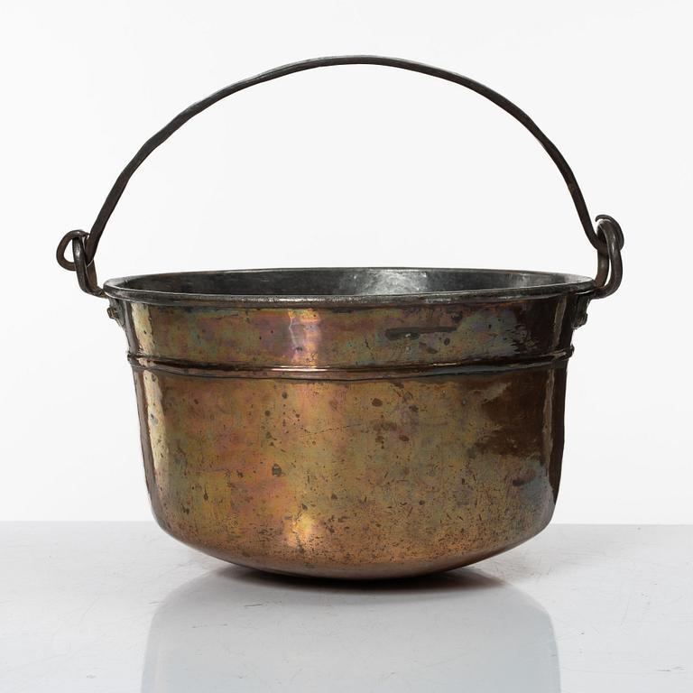 A set of three Swedish copper cauldrons, 18th / early 19th century.