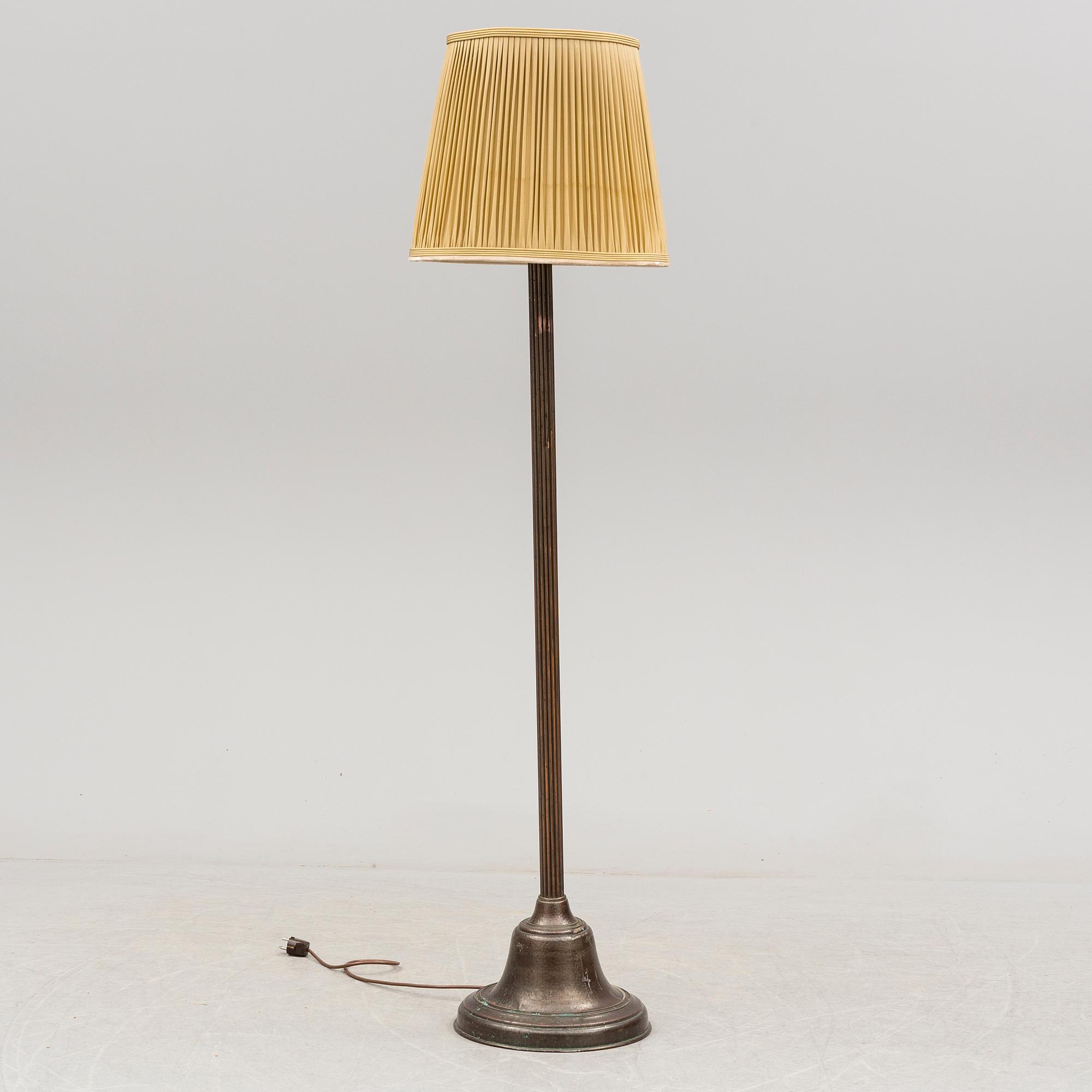 GOLVLAMPA, koppar, 1920-tal.