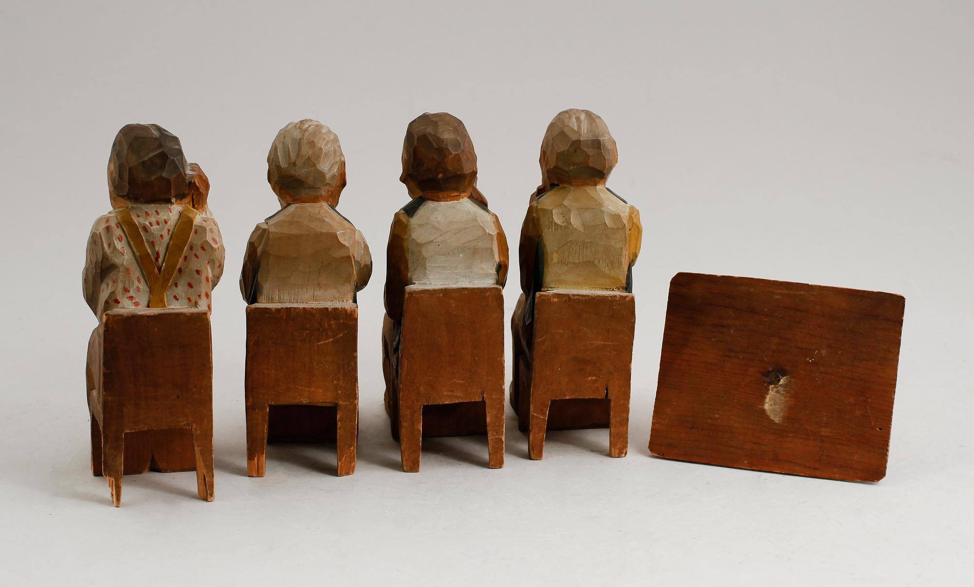 FIGURGRUPP, skuret trä, 1900-talets mitt.