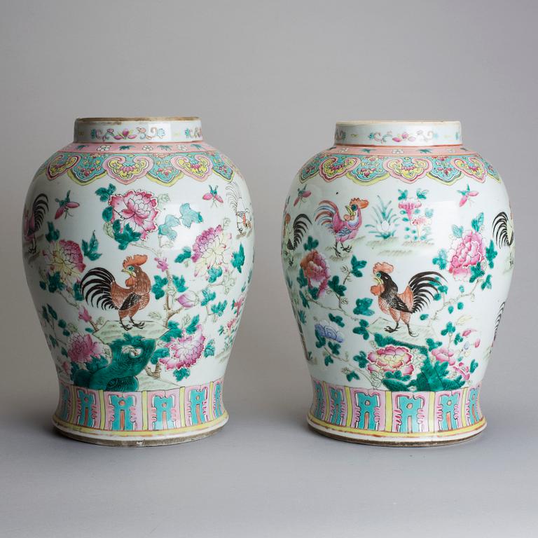 A pair of chinese porcelain urns, 20th century.