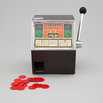 A probably 1950s slot machine.