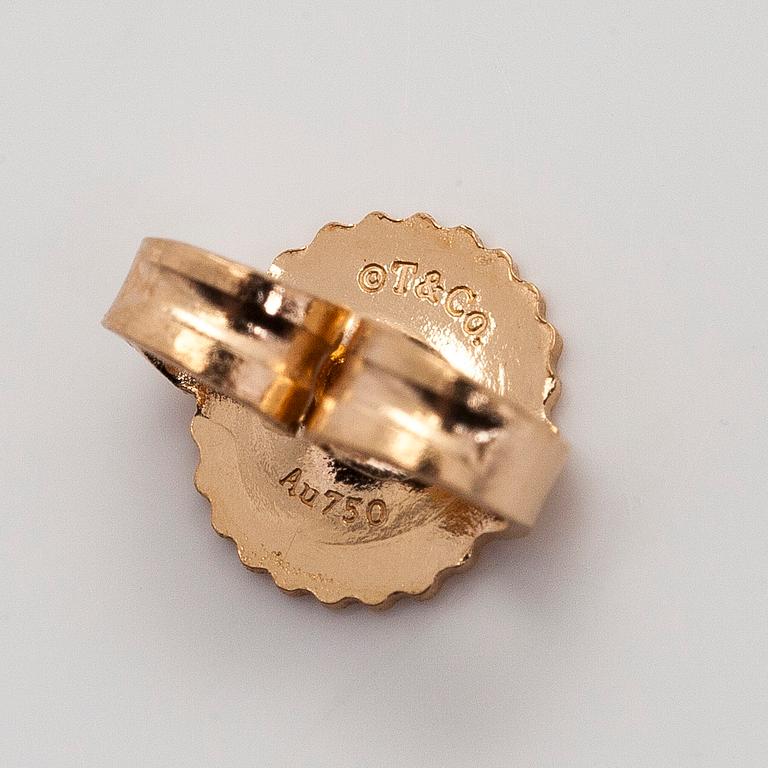Tiffany & Co, örhängen, "Tiffany Solitaire", 18K guld och briljantslipade diamanter.