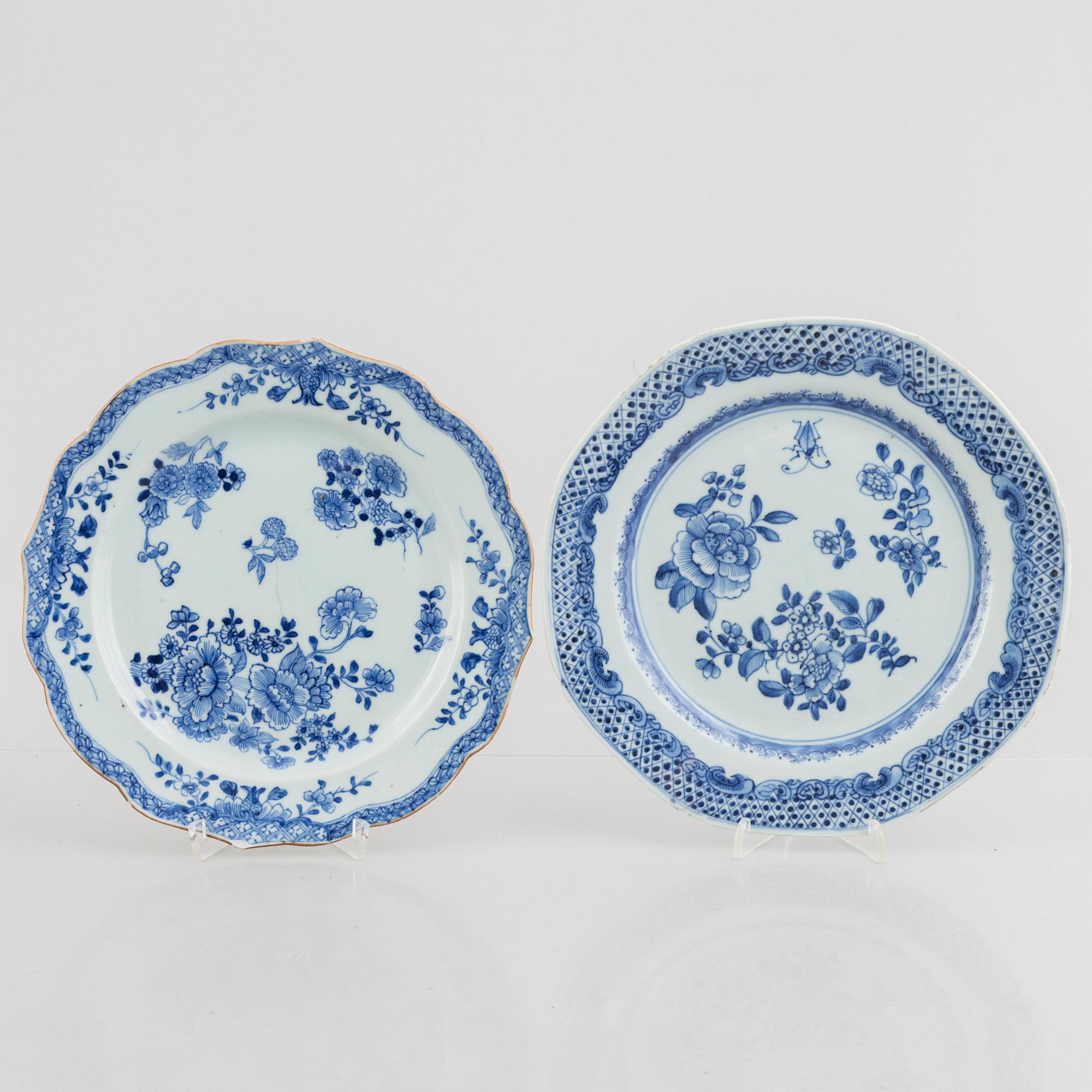 Parti kinesiskt porslin, 13 delar, Qingdynastin, 1700- och 1800-tal.