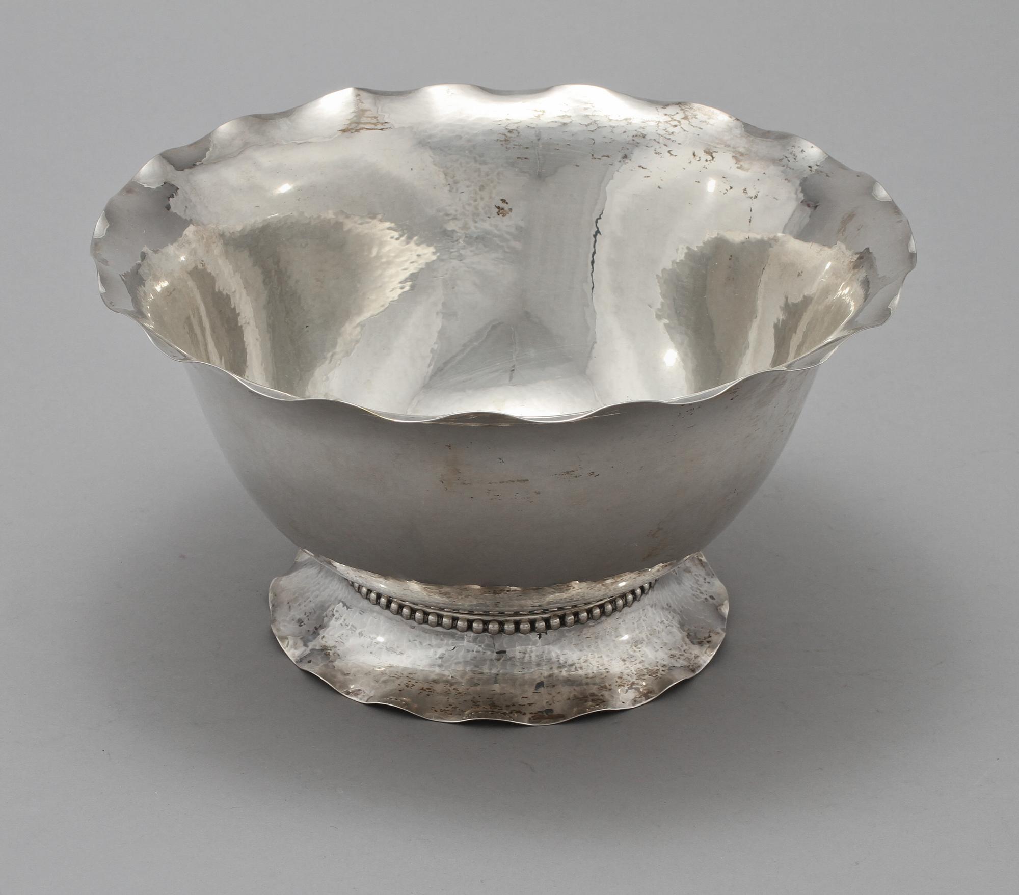 SKÅL, silver, C G Hallberg, Stockholm, 1924. Vikt 440 g.