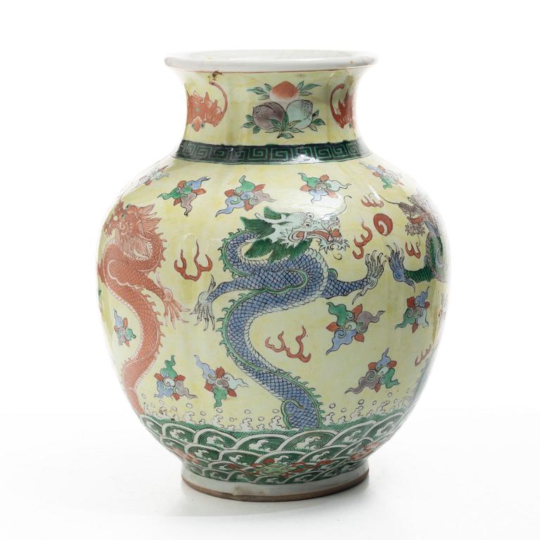 A Chinese porcelain vase, 20th century.