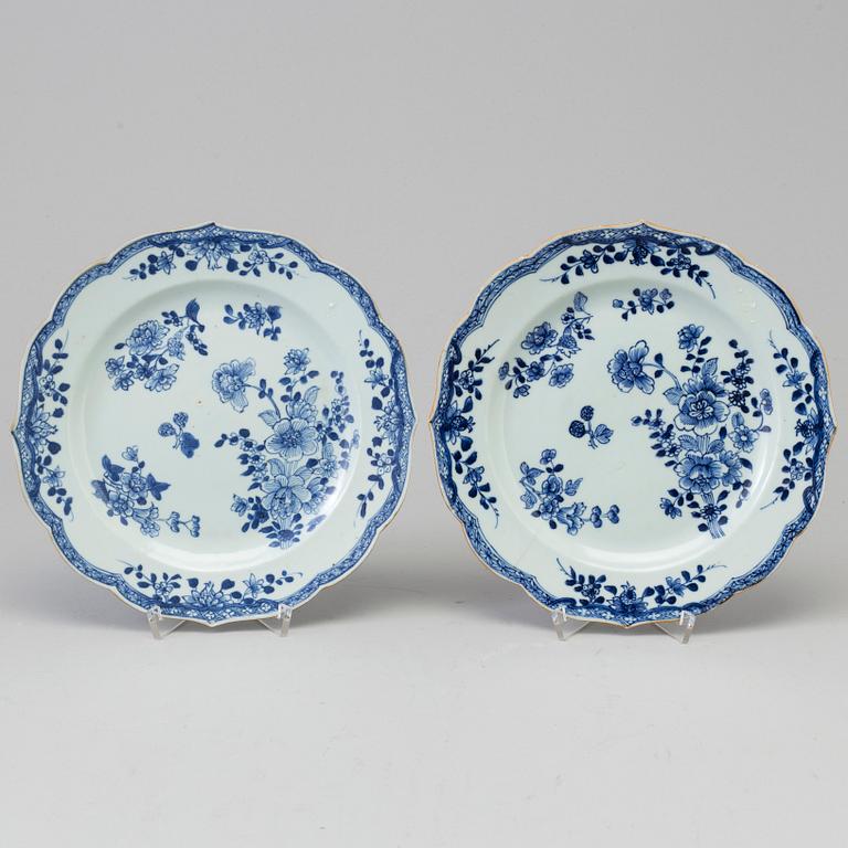 A pair of blue and white dishes, Qing dynasty, Qianlong (1736-95).