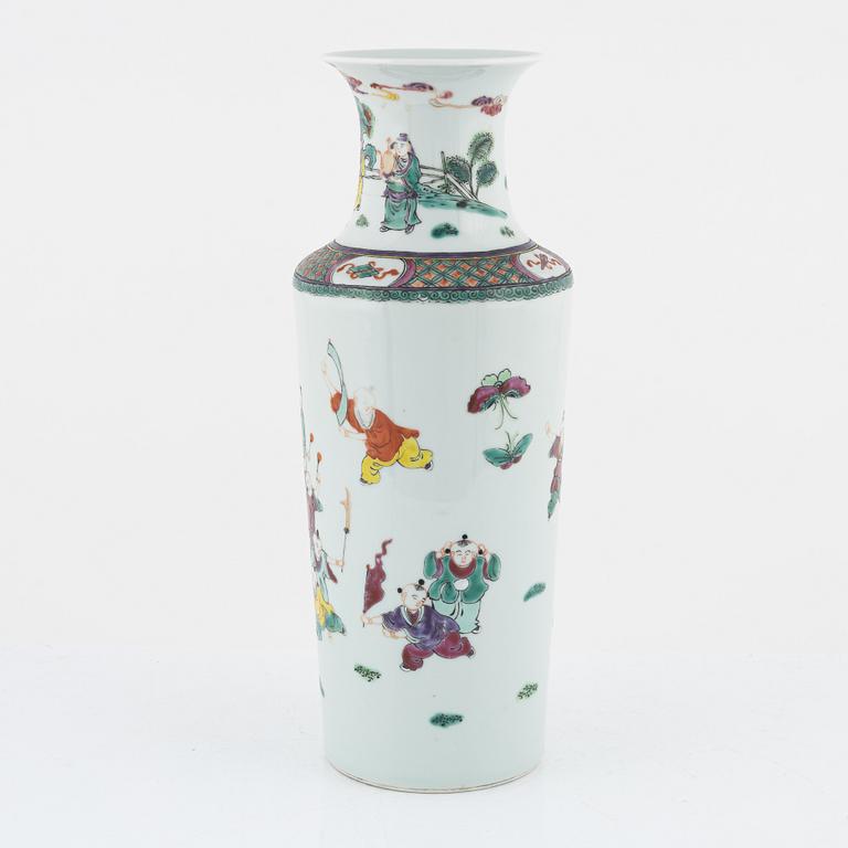 A Chinese porcelain vase, 20th century.