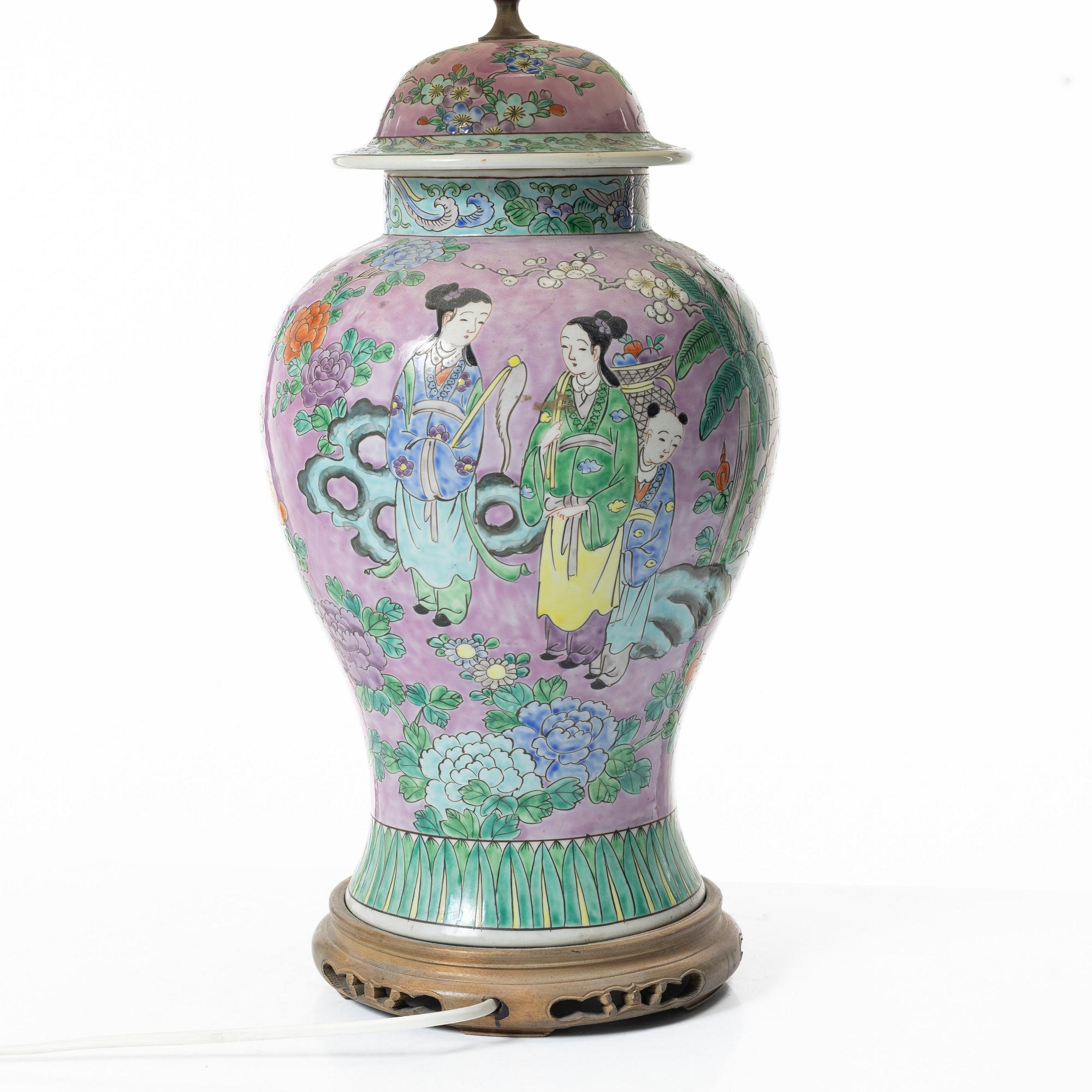 A porcelain table lamp, China, 20th century.