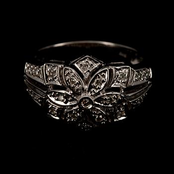 RING, vitguld 14K med briljantslipade diamanter tot. 0,21 ct. H/SI. Vikt 4,1 g.
