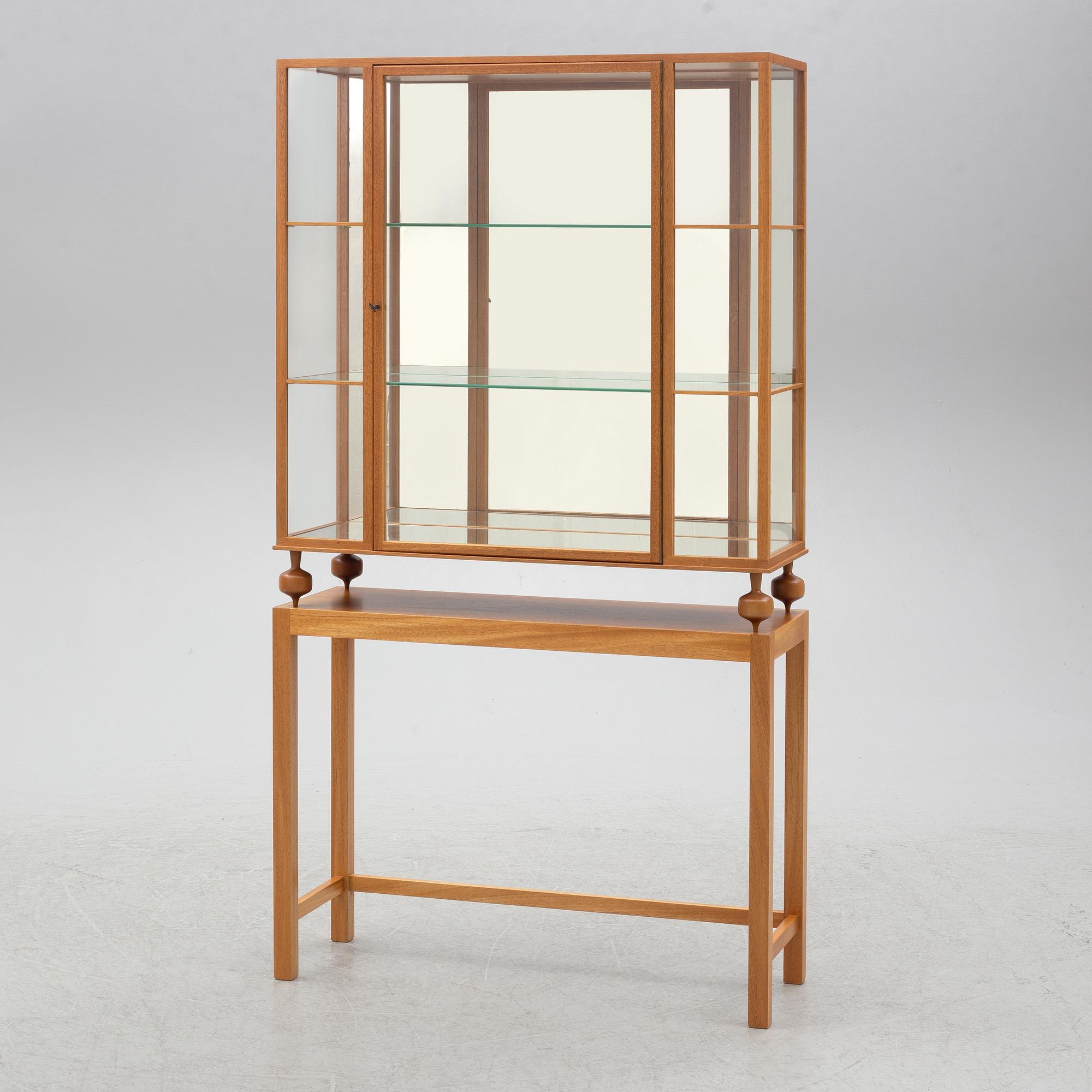 Josef Frank, display cabinet, model 2077, Svenskt Tenn.