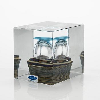 Oiva Toikka, årskub, signerad Oiva Toikka, Nuutajärvi 1982, numrerad 371/2000.