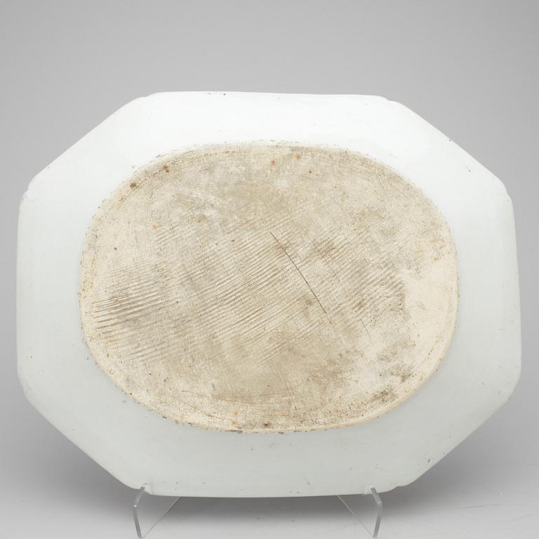 STEKFAT, porslin, Qingdynastin, Jiaqing (1796-1820).