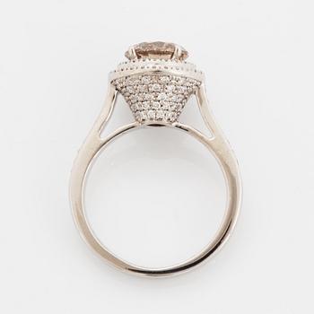 2,10 ct brilliant-cut natural fancy light-brown diamond ring, with IGI certificate.