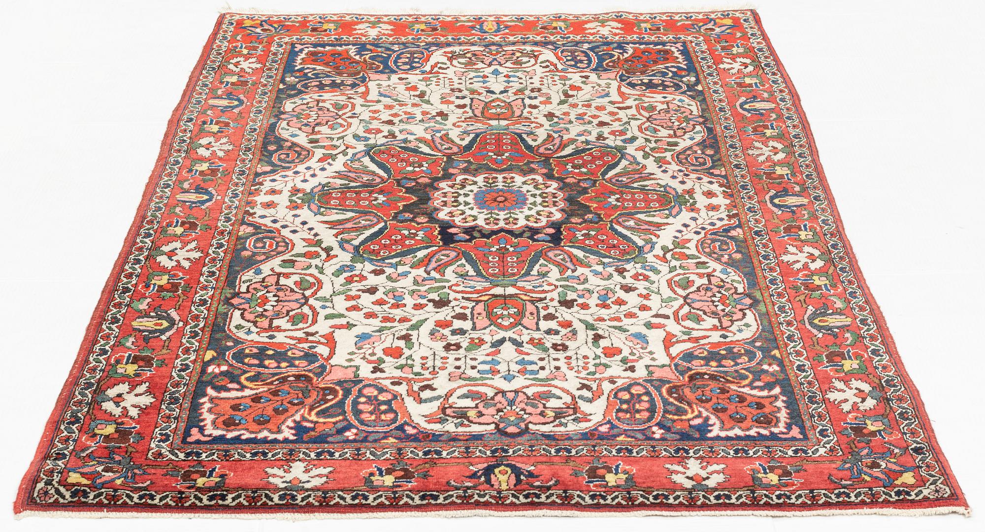 A carpet, Bakthiari, circa 214 x 136 cm.