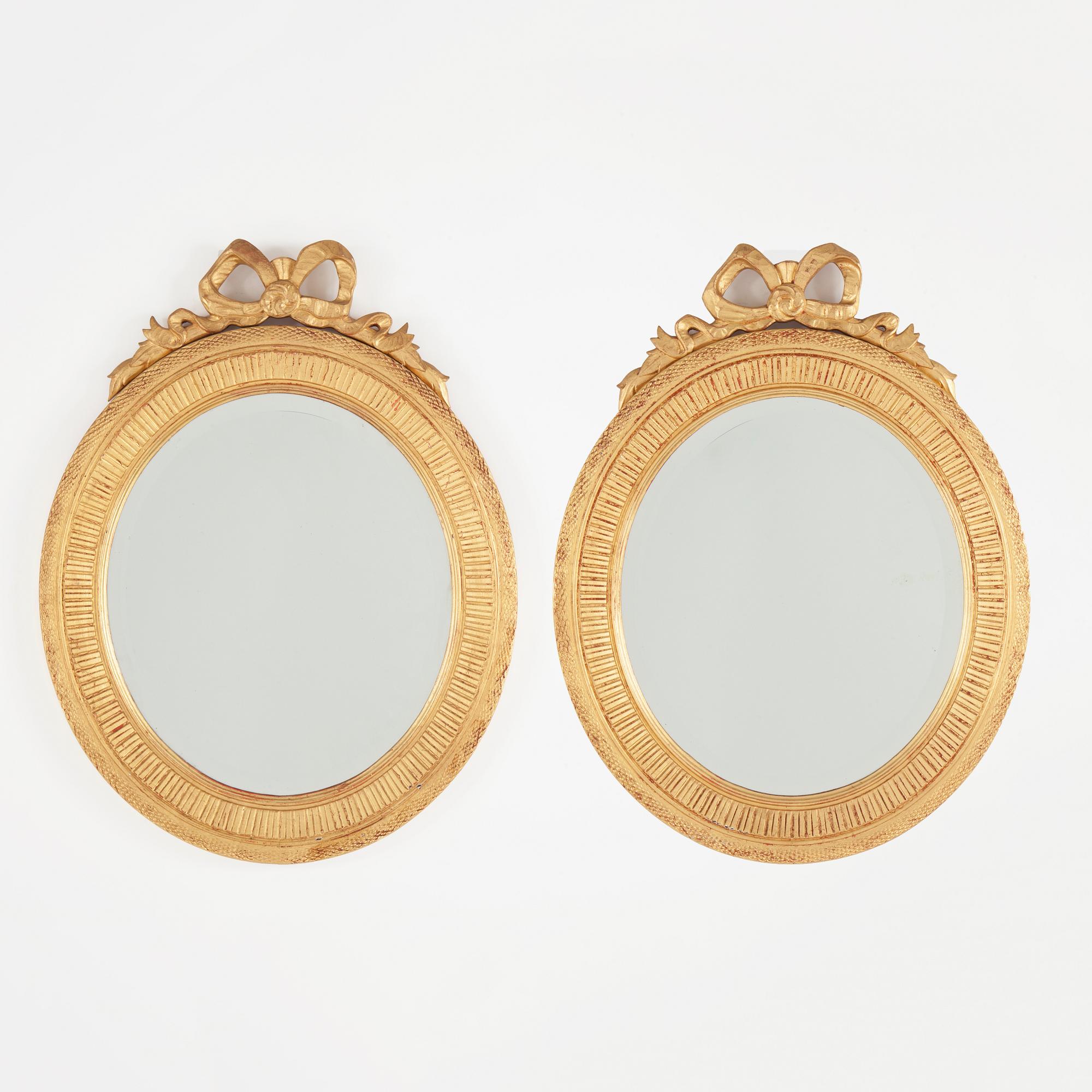 SPEGLAR, ett par. Gustaviansk stil, 1900-talets mitt.