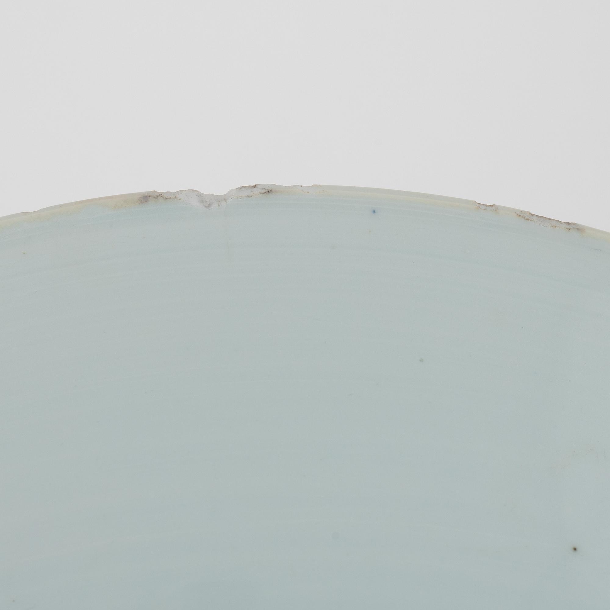 A large famille verte dish, Qing dynasty, Kangxi (1662-1722).
