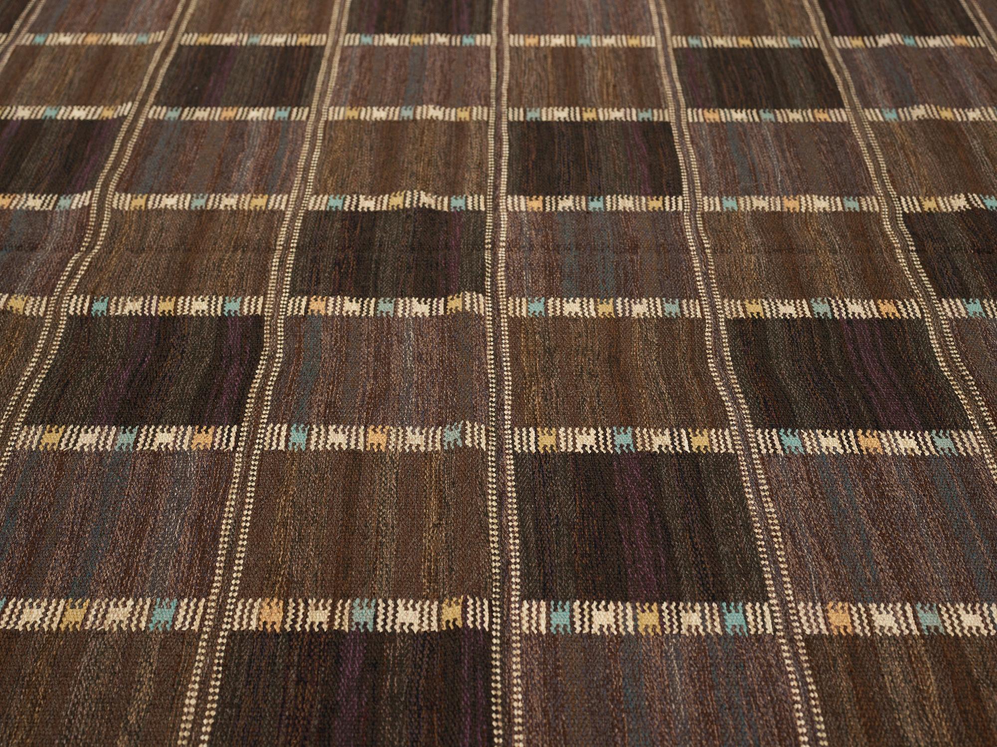 Barbro Nilsson, Matta, "Falurutan mörk", rölakan, ca 278 x 198-202 cm, signerad AB MMF BN.