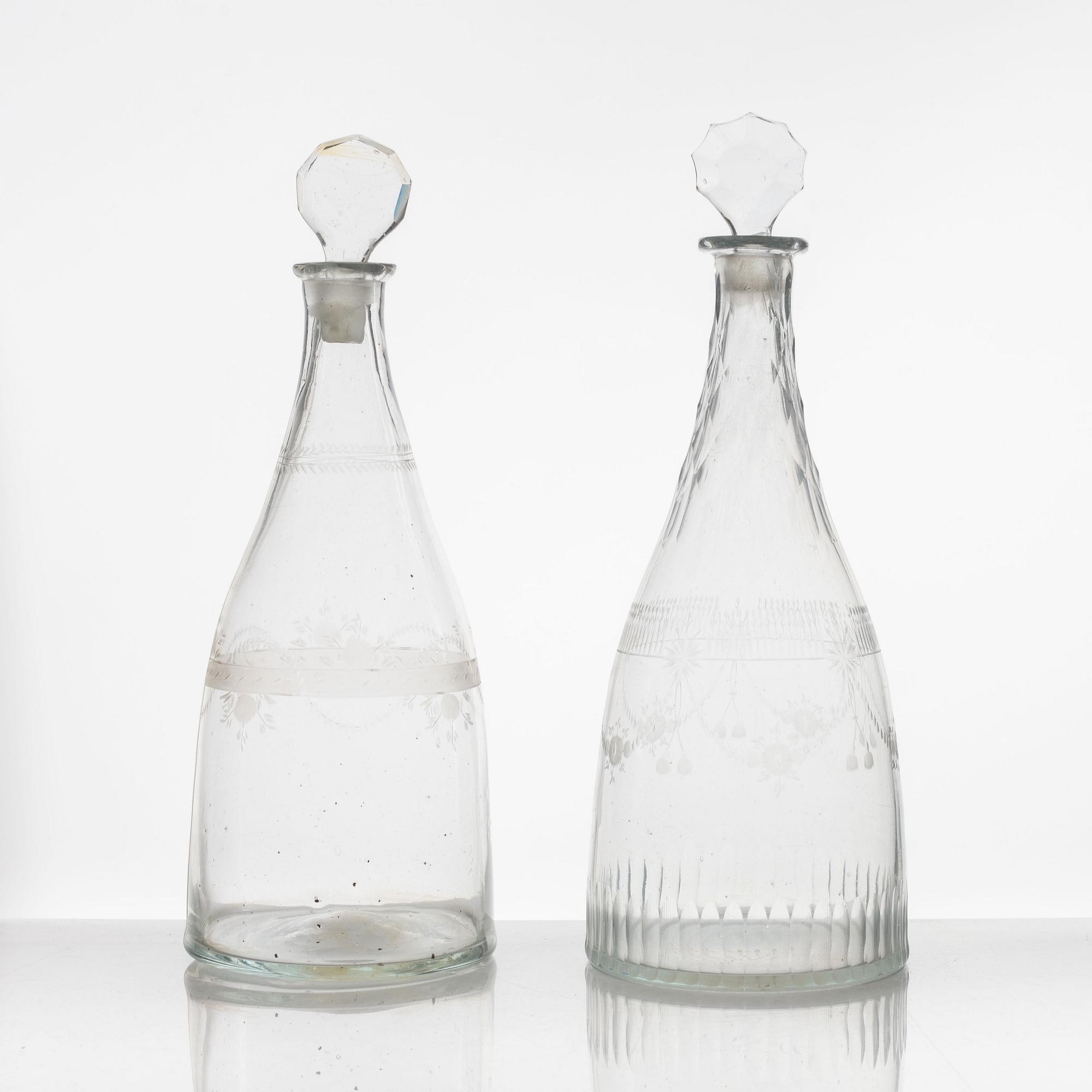 Karaffer, 2 st, glas, gustavianska, omkring år 1800.