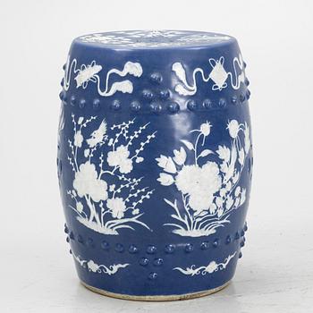 Pall, porslin, Kina, 1900-tal.
