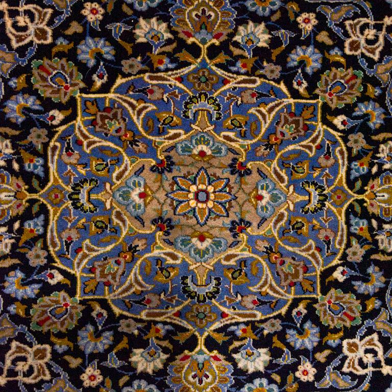 A carpet, Kashan, ca 400 x 311 cm.