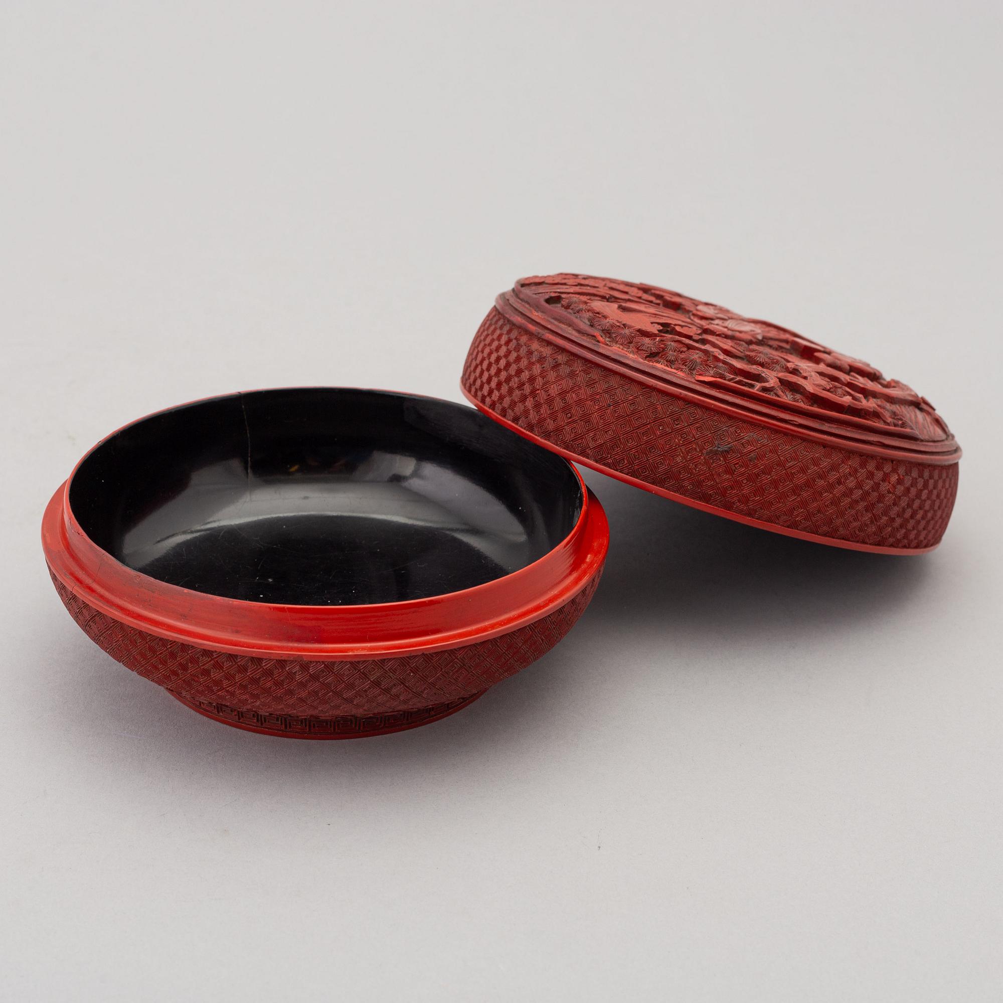 A Chinese red lacquer box with cover, presumably 20th century.