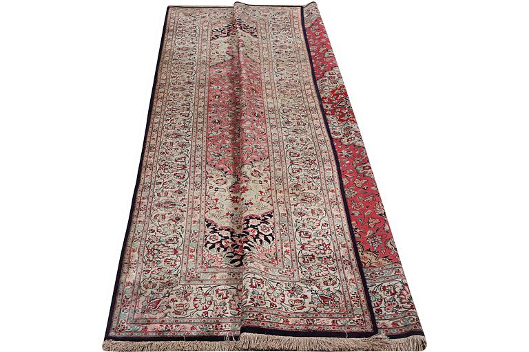 Silk Ghom carpet, c. 306 x 200 cm.