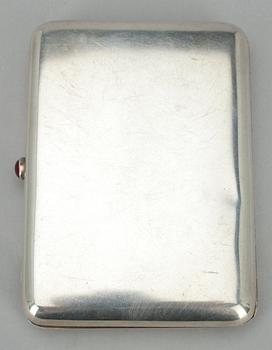 CIGARETTETUI, silver, St. Petersburg 1908-1926. Vikt 152 g.