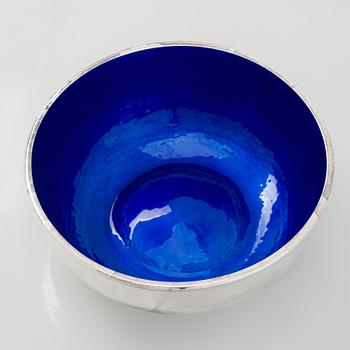 A. Tillander, skål, sterlingsilver och emalj, Åbo 2005.