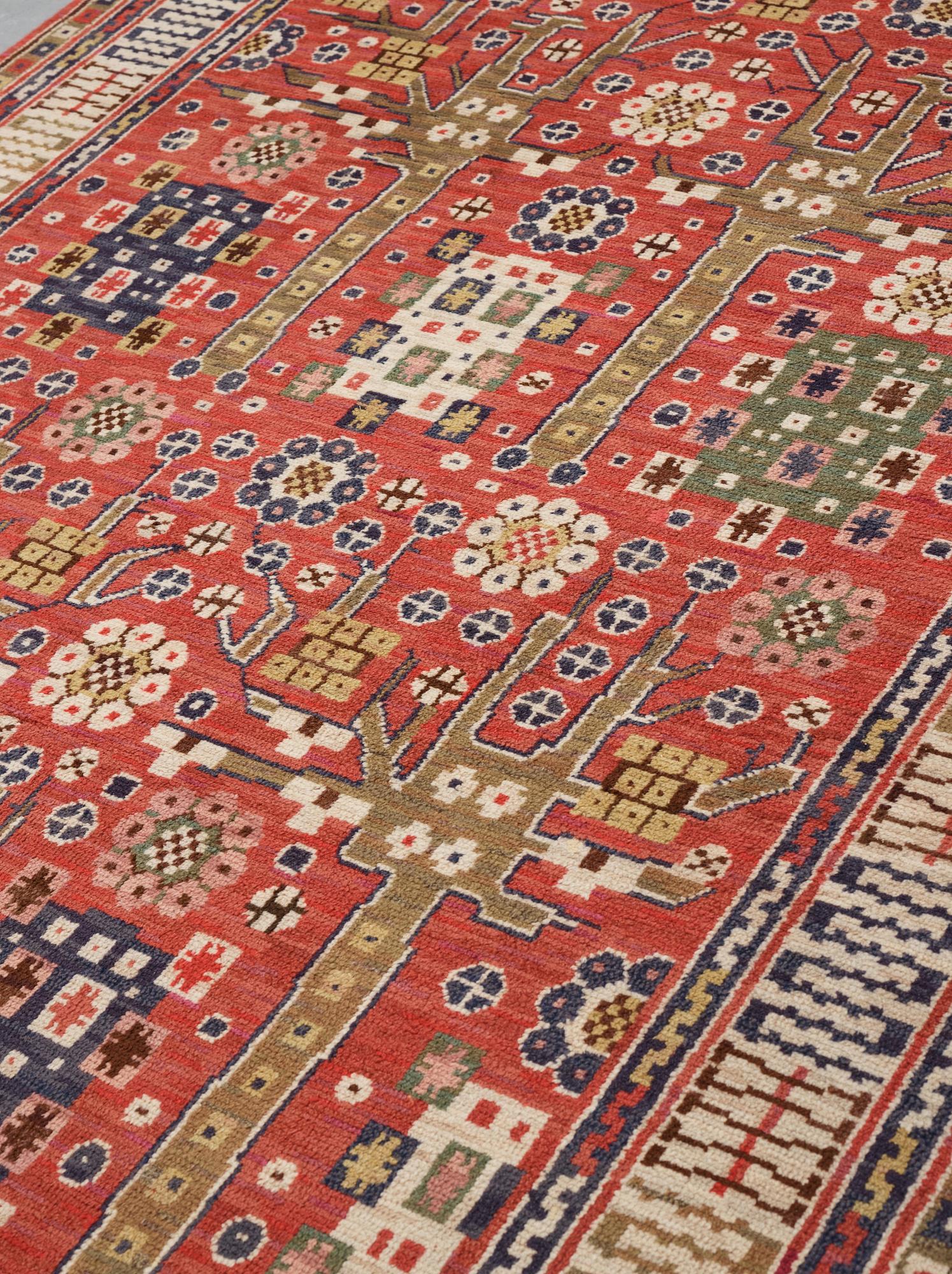 Märta Måås-Fjetterström, Matta, "Röda trädgårdsmattan", flossa, ca 335,5-337,5 x 224,5-230,5 cm, signerad AB MMF.