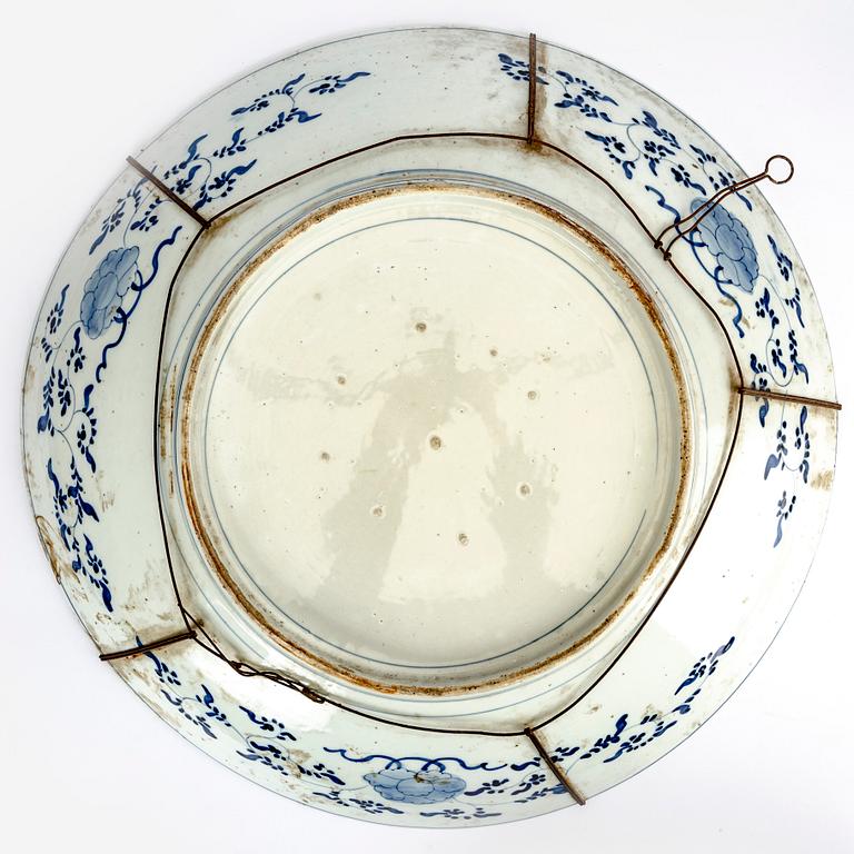 A Japanese Meiji porcelain plate.